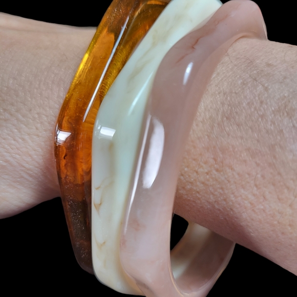 Acrylic Bangle Natural Color - Picture 5 of 5